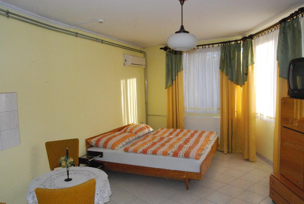 Karavan Panzio Hotel Kecskemét Habitación foto