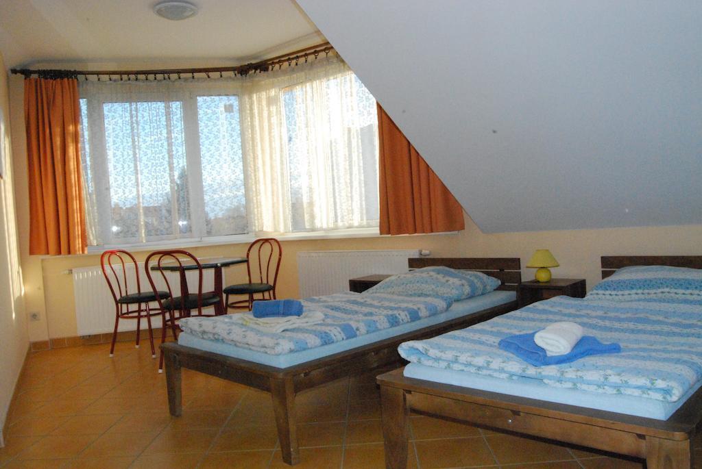 Karavan Panzio Hotel Kecskemét Habitación foto